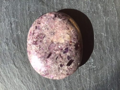 Lépidolite galet plat