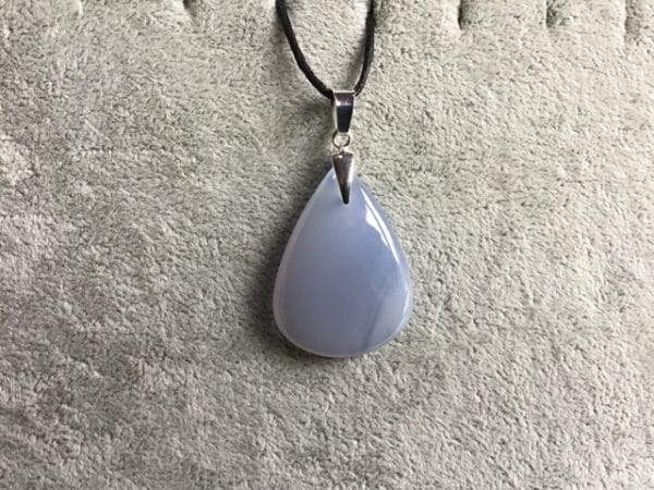 Pendentif-calcedoine-bleu-ciel
