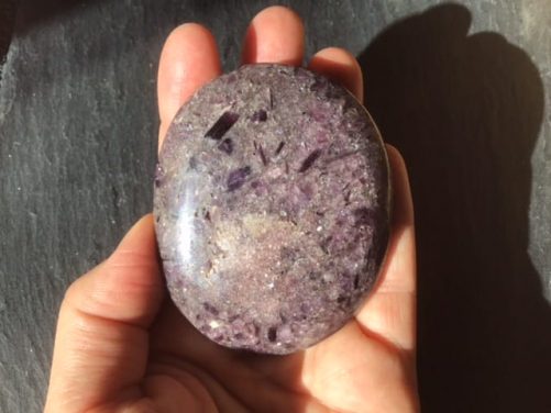 Galet lepidolite de soin