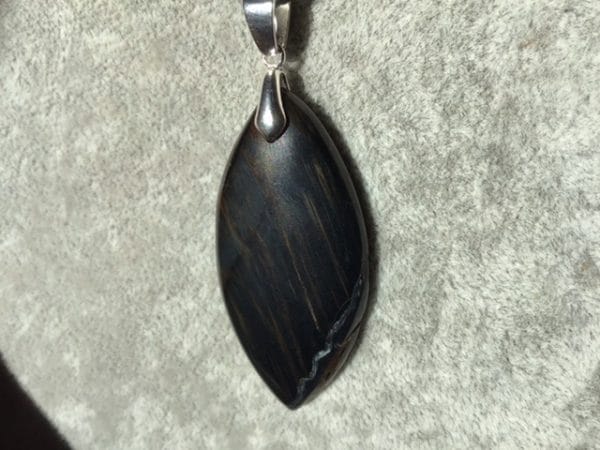 Oeil-de-faucon-pendentif-marquise