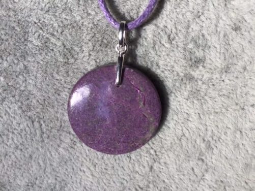 Pendentif stichtite rond