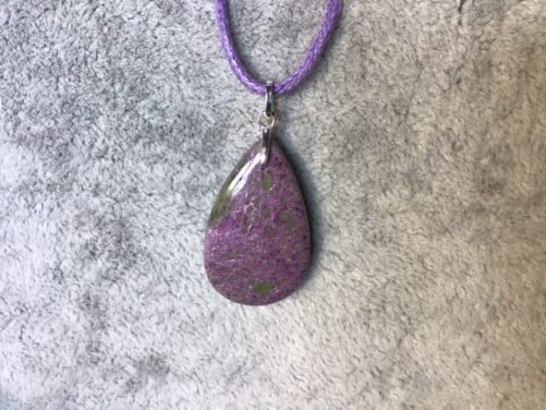 Pendentif stichtite petite goutte