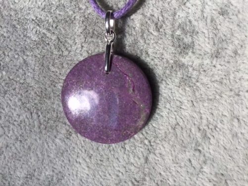 Pendentif stichtite rond