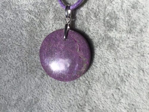 Pendentif stichtite rond