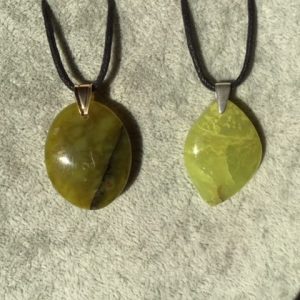 Opale verte en pendentif