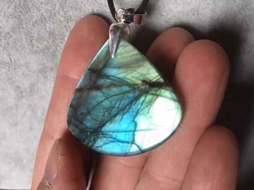 Pendentif grosse labra