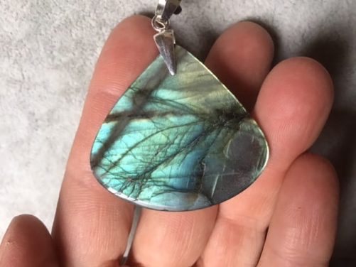 Pendentif grosse labra