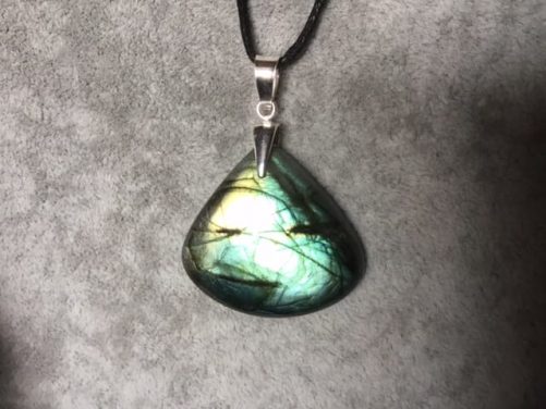 Pendentif en grosse labradorite