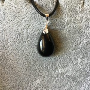 Pendentif goutte en spinelle noire