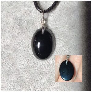 Spinelle noire pendentif oval