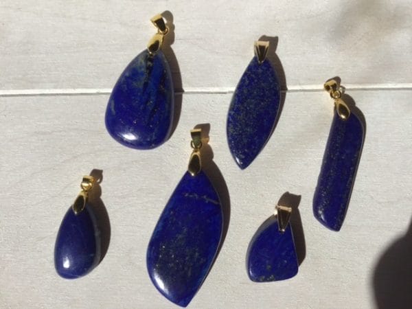 Pendentif-lapis-lazuli-bleu-royal-naturel
