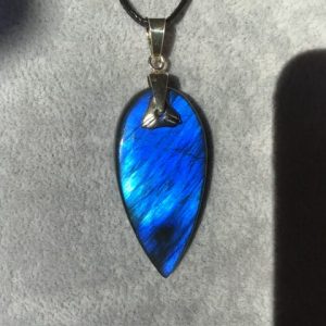 Grand pendentif en labradorite bleu