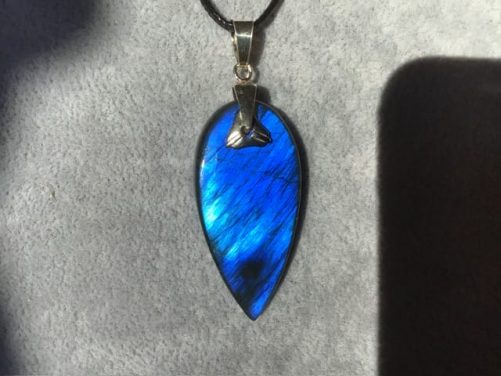 Grand pendentif en labradorite bleu