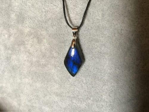 Petit pendentif Labradorite bleu foncé