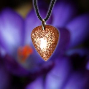 Pendentifs en heliolite ou pierre de soleil