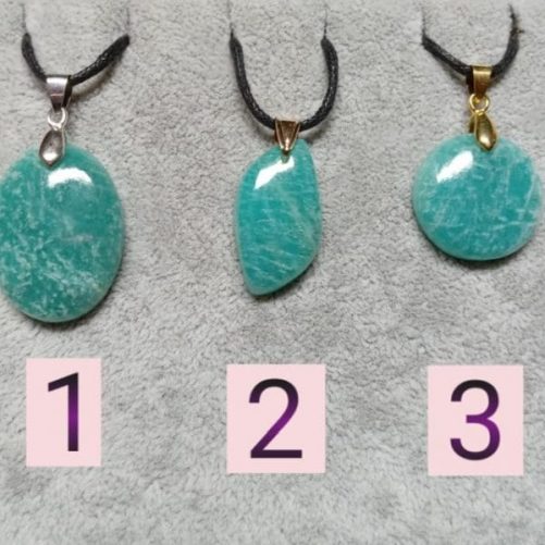 Pendentifs en amazonite bien verte, de formes differentes