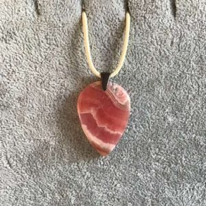 Pendentif rhodochrosite goutte d’exception