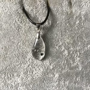 Pendentif quartz à hedenbergite petit format