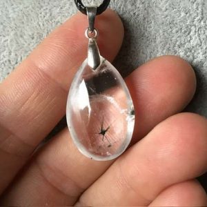 Pendentif Hedenbergite dans quartz