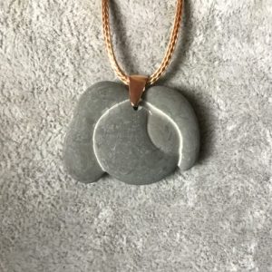 Pendentif pierre de fées forme chien