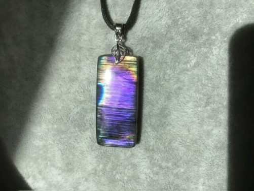 Pendentif labradorite violette amulette