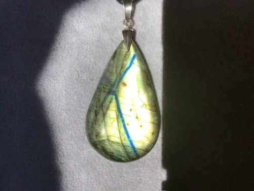 Grand Pendentif labradorite goutte jaune ligne bleu