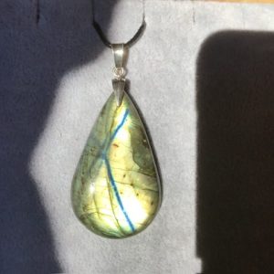 Grand Pendentif labradorite goutte jaune ligne bleu