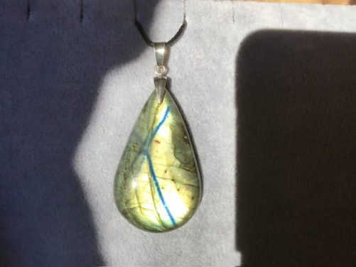 Grand Pendentif labradorite goutte jaune ligne bleu