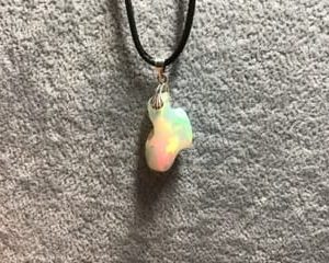 Pendentif en opale noble, opal wello, fait en France