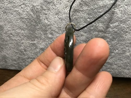Pendentif labradorite sculptée d’ une fleur