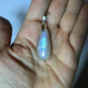Pendentif pierre de lune belomorite goutte