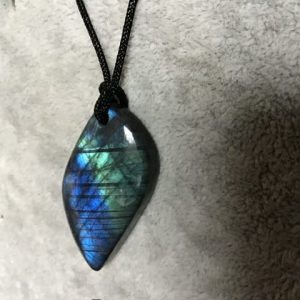 Pendentif labradorite sur cordon