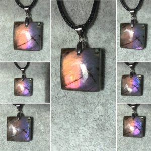 Pendentif labradorite carré orange violet