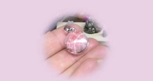 Pendentif rhodochrosite sertie