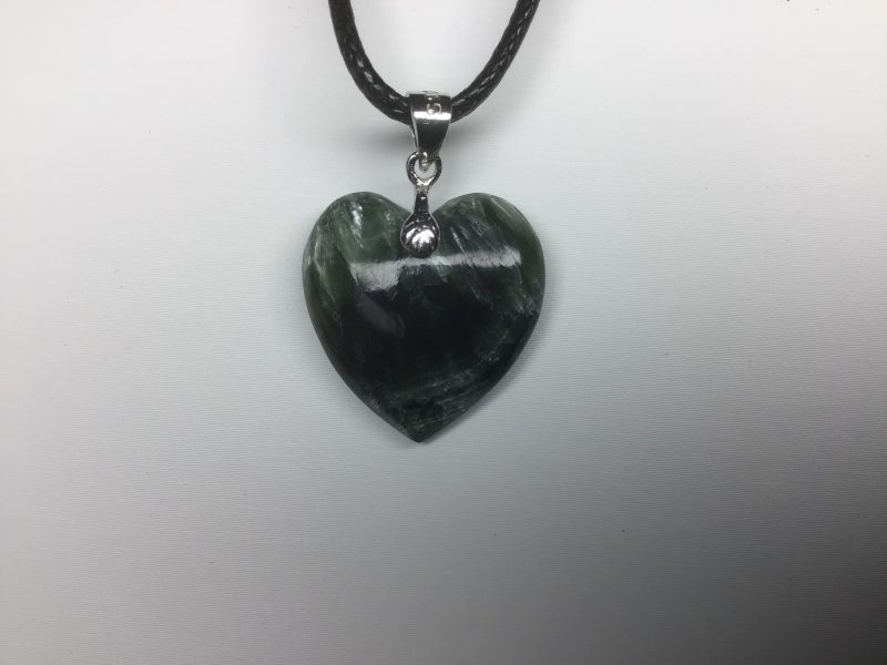 Petit pendentif coeur en seraphinite