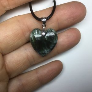 Petit pendentif coeur en seraphinite